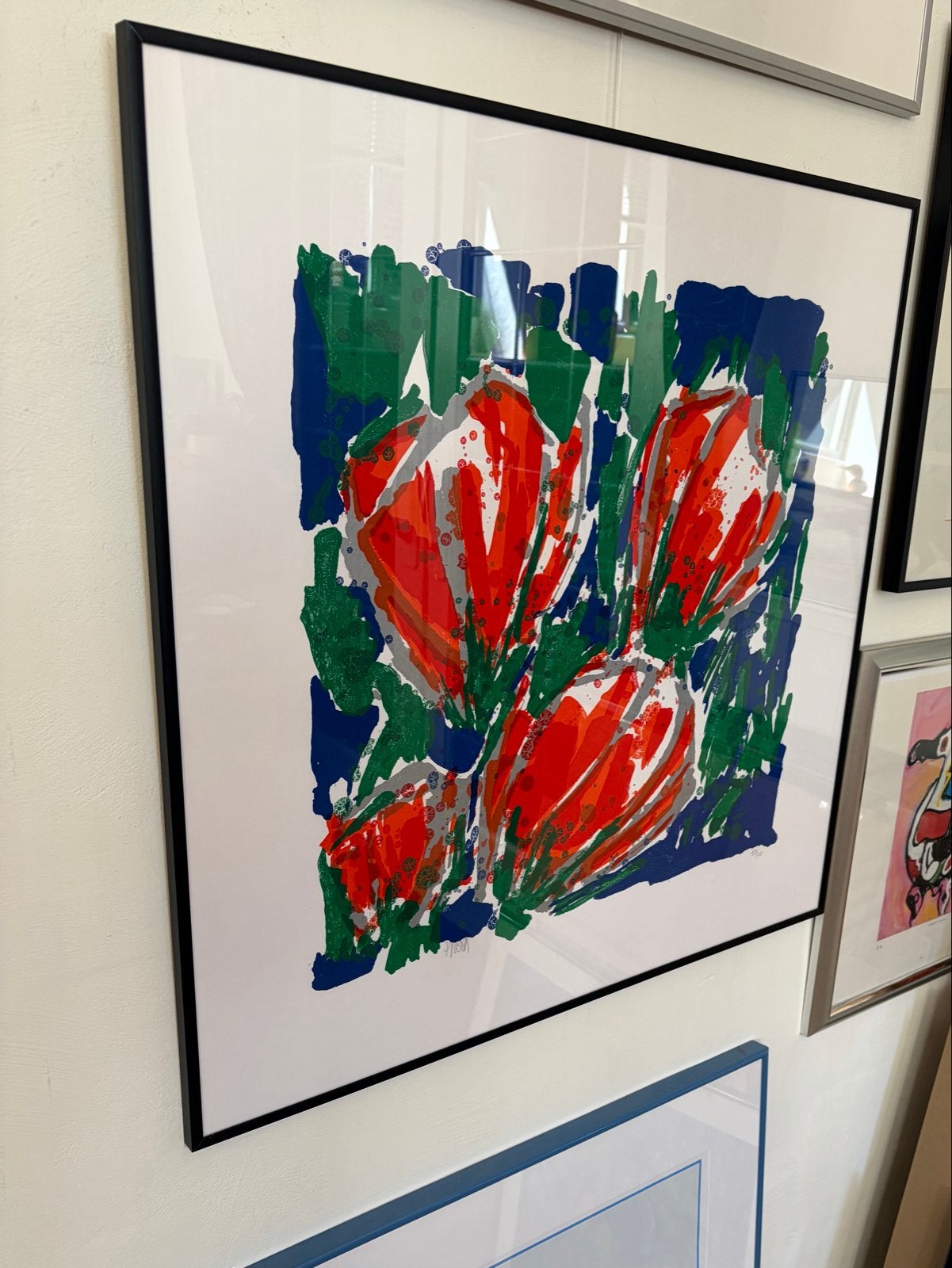 Zeefdruk Han van Hassel - Tulpen rood (53/100), ingelijst, Zeefdruk, Ophalen of Verzenden, Dieren en Natuur, Gelimiteerde oplage