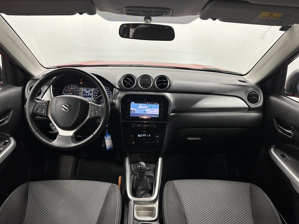 Suzuki Vitara 1.6 Rhino NAVI CRUISE CARPLAY ECC TREKHAAK STO, Auto's, Suzuki, Voorwielaandrijving, Stof, Euro 6, 4 cilinders