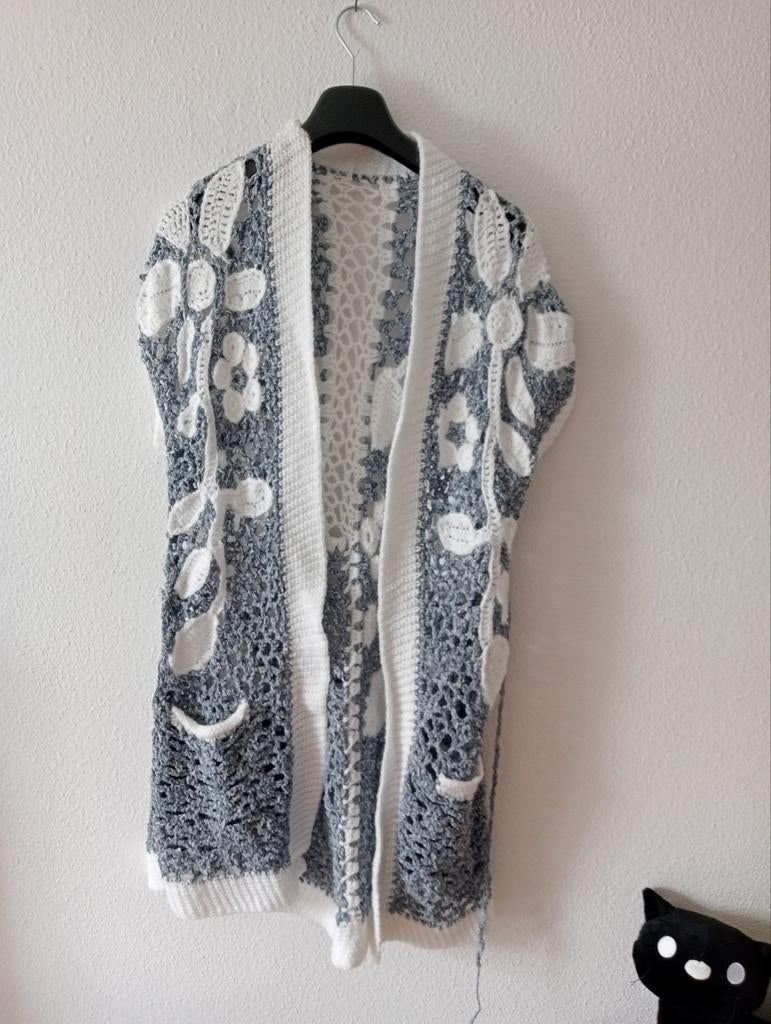 Gehaakt vest met bloemen en bladeren, Ophalen of Verzenden, Zo goed als nieuw, Blauw