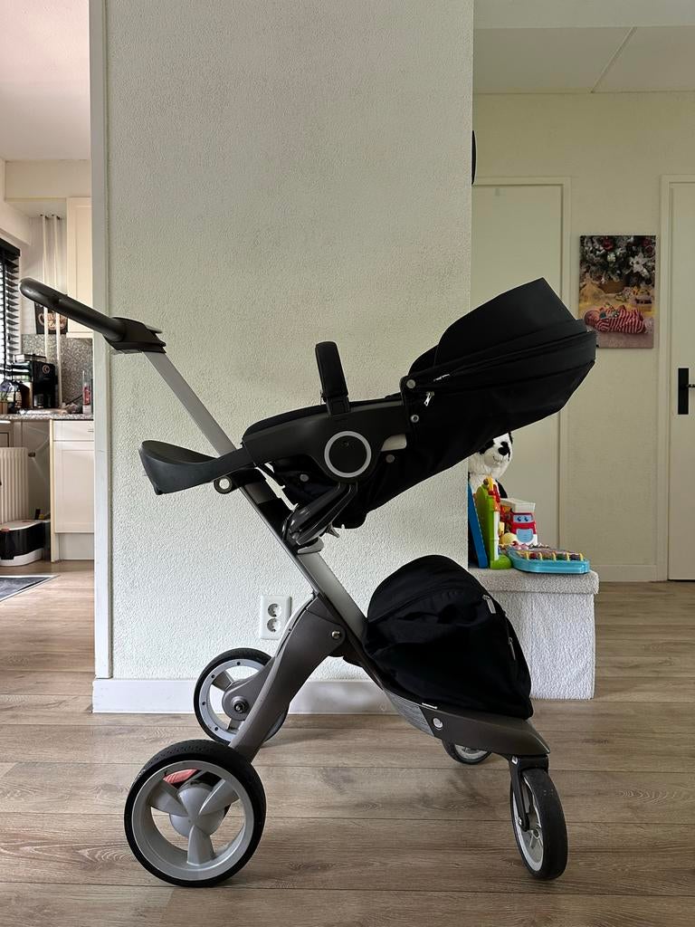 Stokke kinderwagen zwart, Gebruikt, Verstelbare duwstang, Ophalen, Kinderwagen