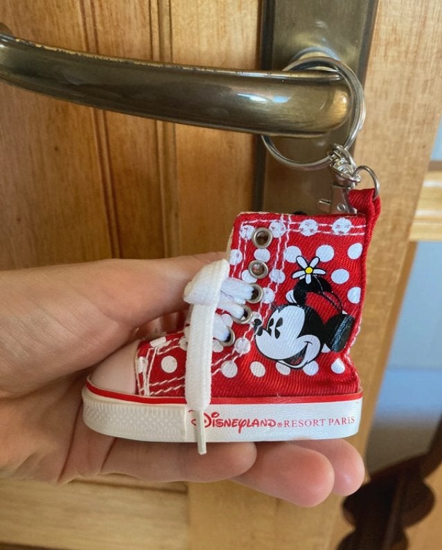 Sleutelhanger Disneyland: sneaker Minnie Mouse, Ophalen of Verzenden, Nieuw, Kleding of Textiel