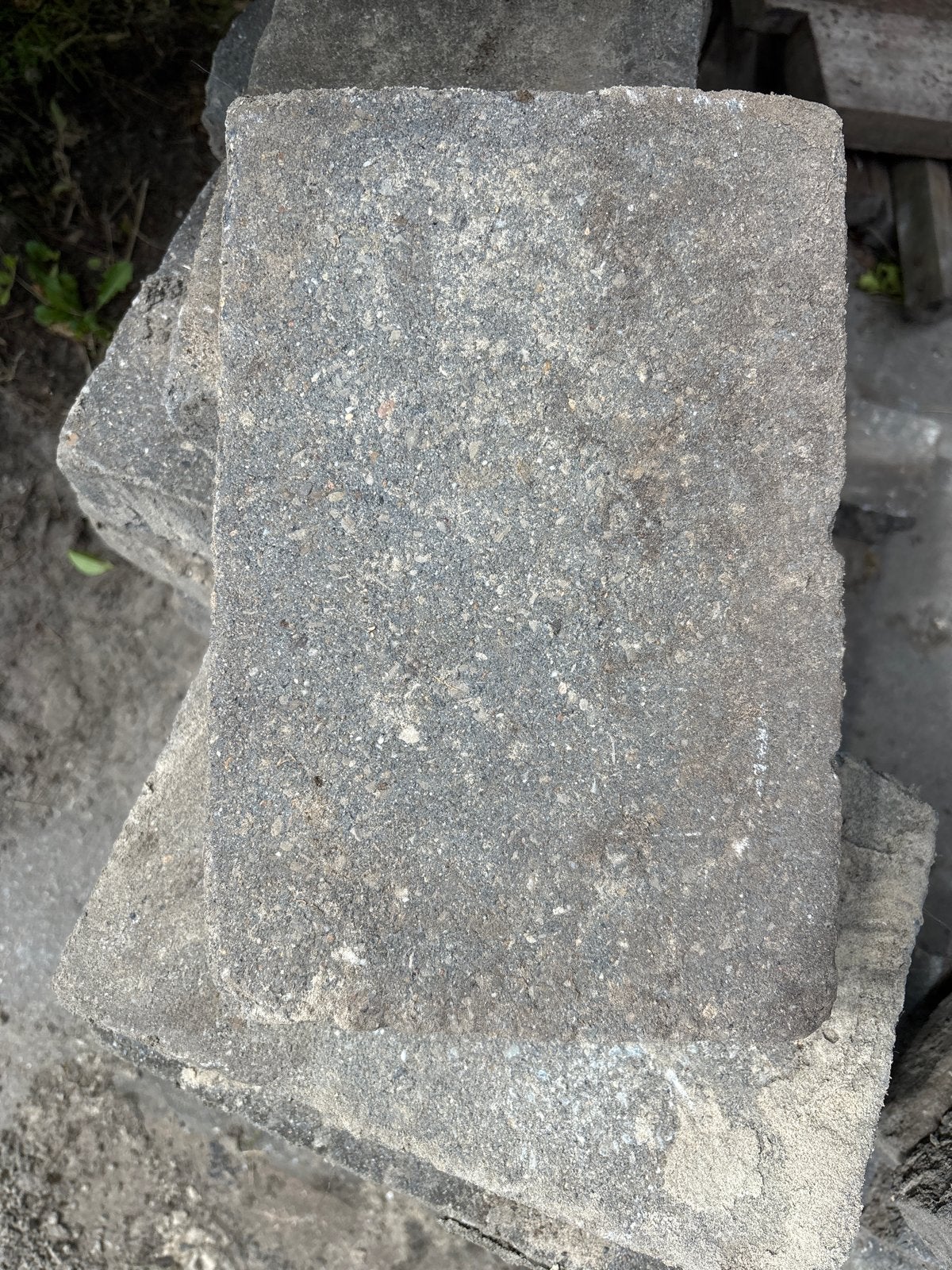 27 antraciet trommelstenen 20*30cm + 10 geel, Ophalen, Gebruikt, Minder dan 5 m², Beton