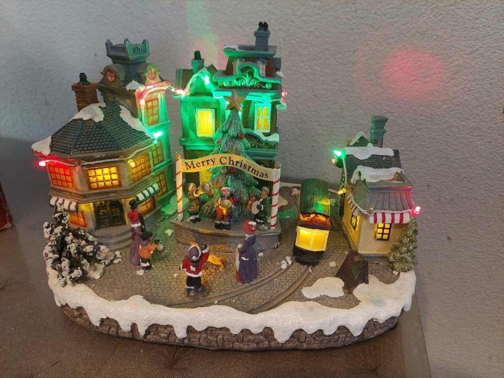 Sfeervol kerstdorp met verkleurende LED-Verlichting & Muziek, Ophalen of Verzenden, Zo goed als nieuw