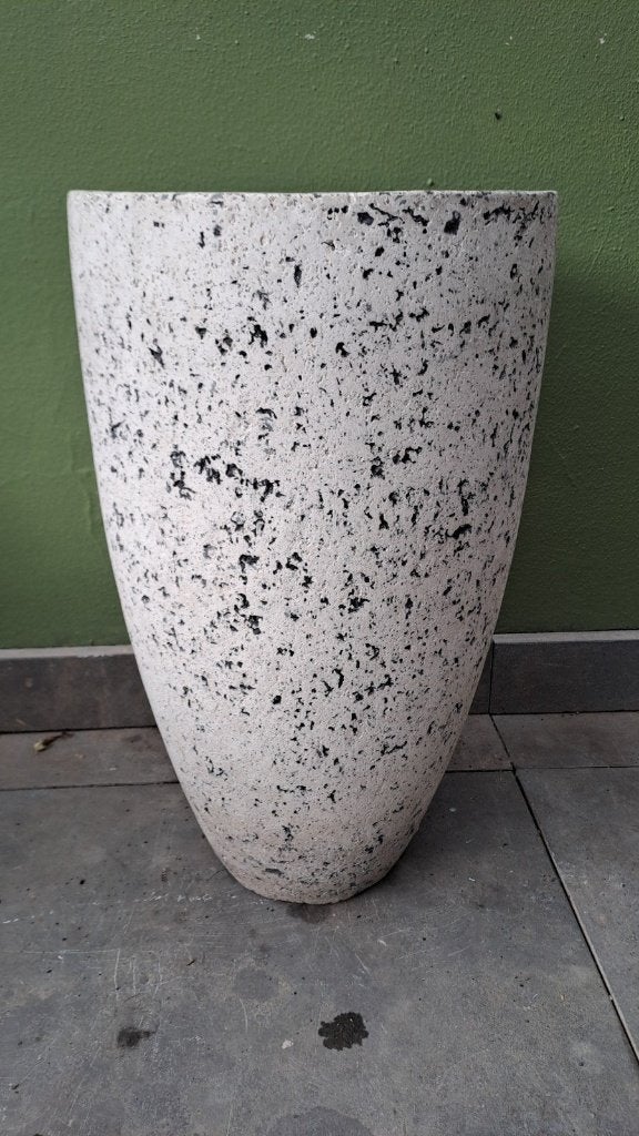 Grote betonnen plantenbak - wit met zwart gespikkeld, 40 cm of meer, Ophalen of Verzenden, Zo goed als nieuw, Minder dan 40 cm