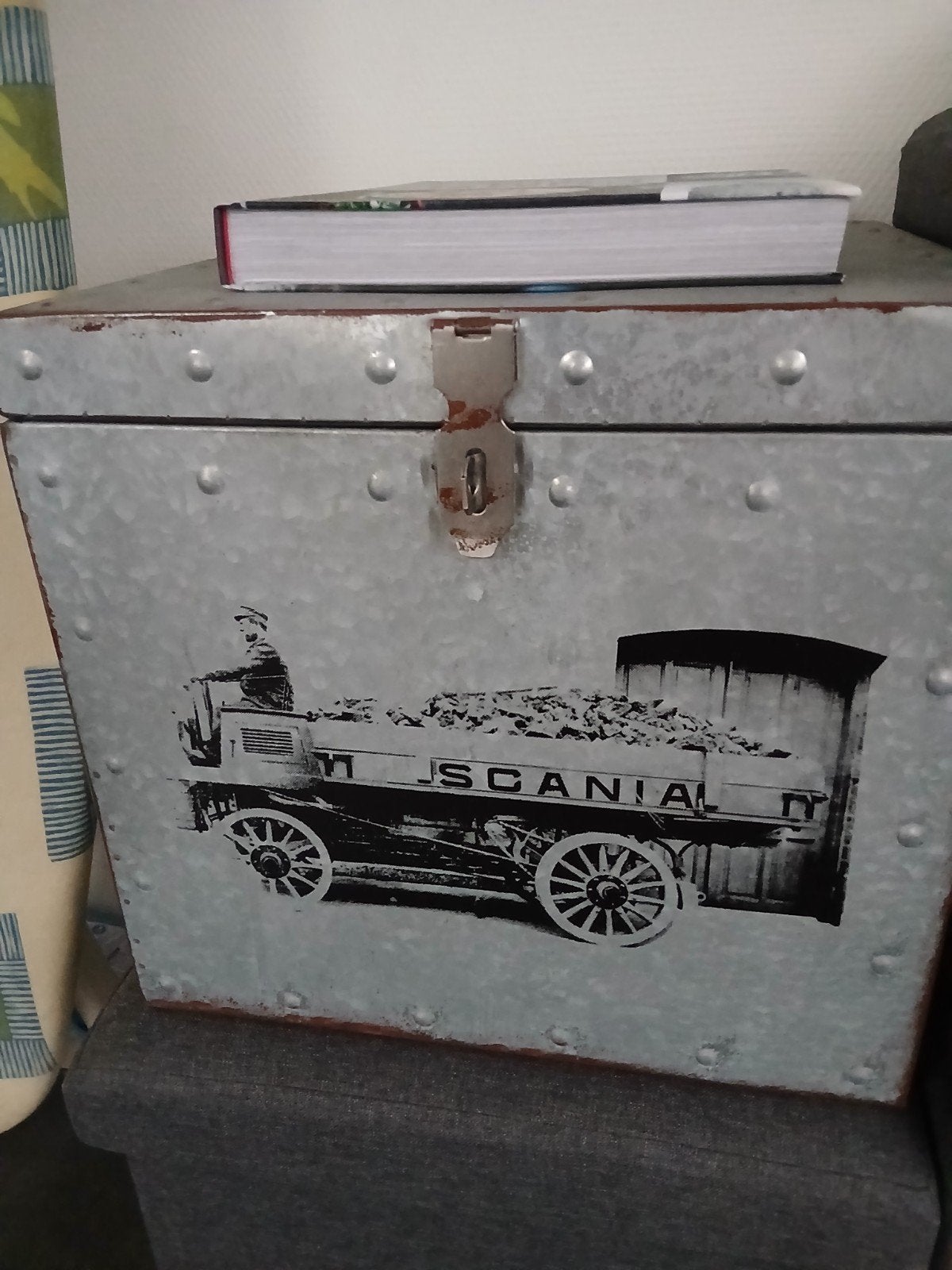 Metalen kist met Scania opdruk - 30x30 cm, Minder dan 50 cm, Gebruikt, Minder dan 50 cm, Ophalen of Verzenden