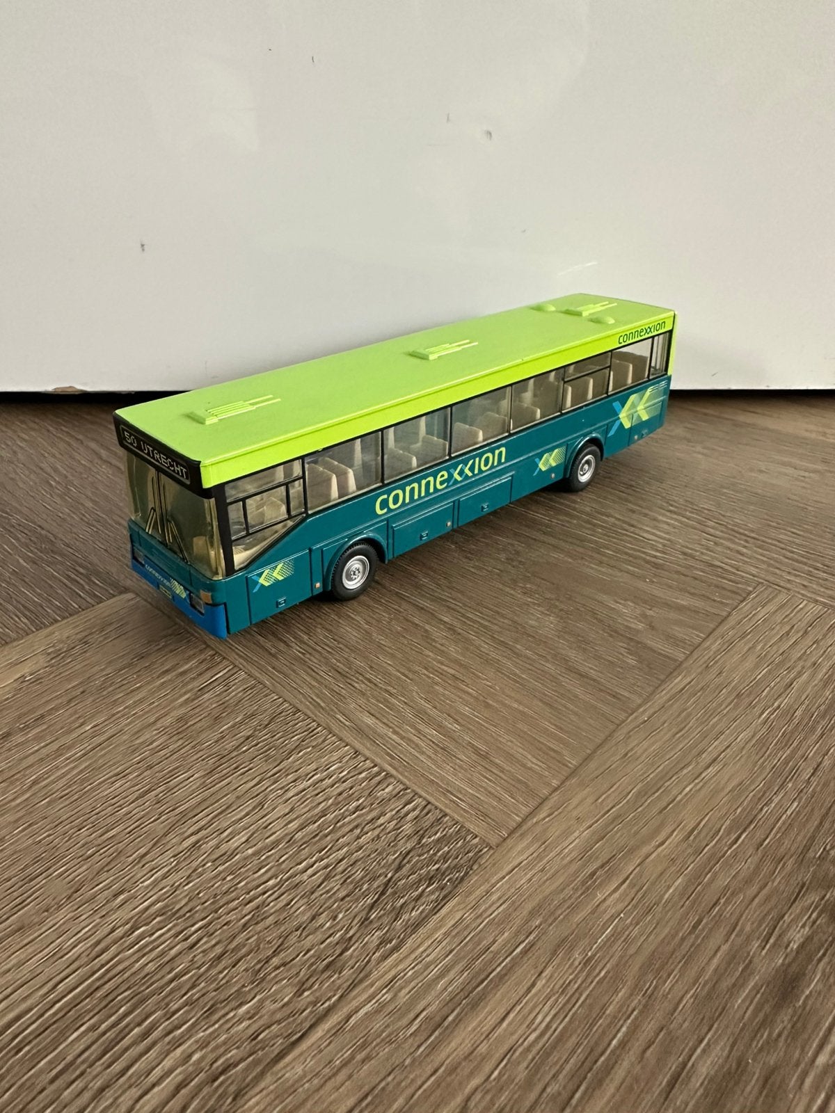Siku3121 modelbus in de Connexxion-kleurstelling schaal 1:55, Hobby en Vrije tijd, Ophalen of Verzenden, Zo goed als nieuw