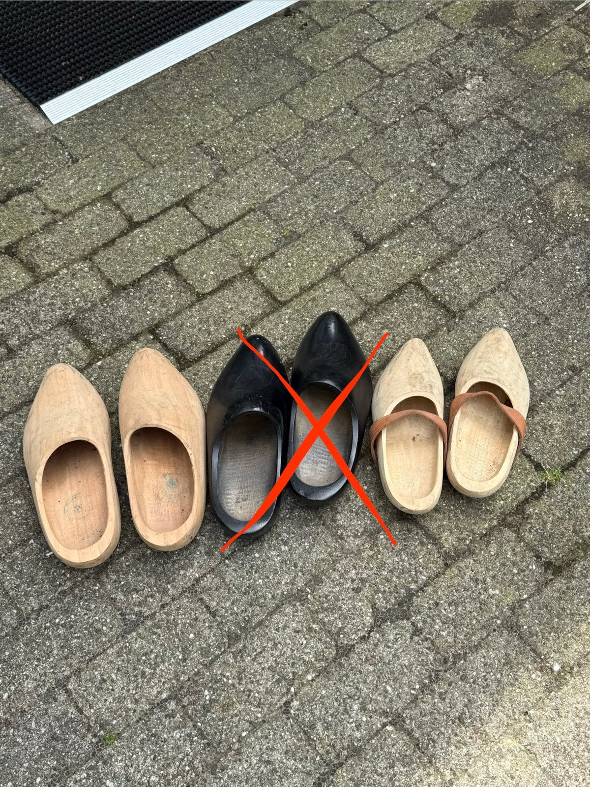 Houten klompen - Zwart (verkocht) naturel en met bandje, Ophalen of Verzenden, Gedragen, Zwart, Overige typen