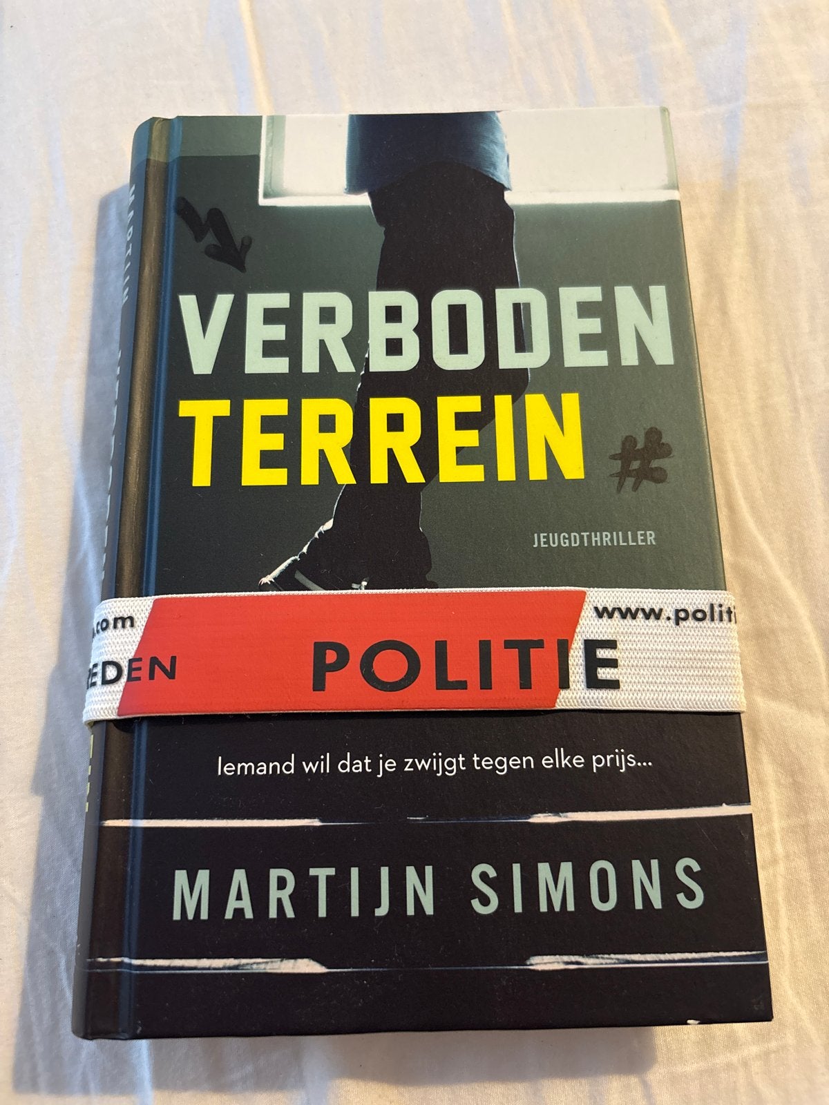 Verboden Terrein - Jeugdthriller van Martijn Simons, Ophalen of Verzenden, Zo goed als nieuw