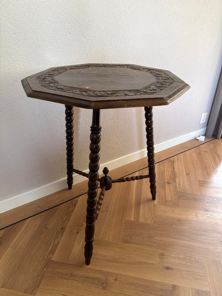 Antieke houten bijzettafel met houtsnijwerk, Ophalen of Verzenden