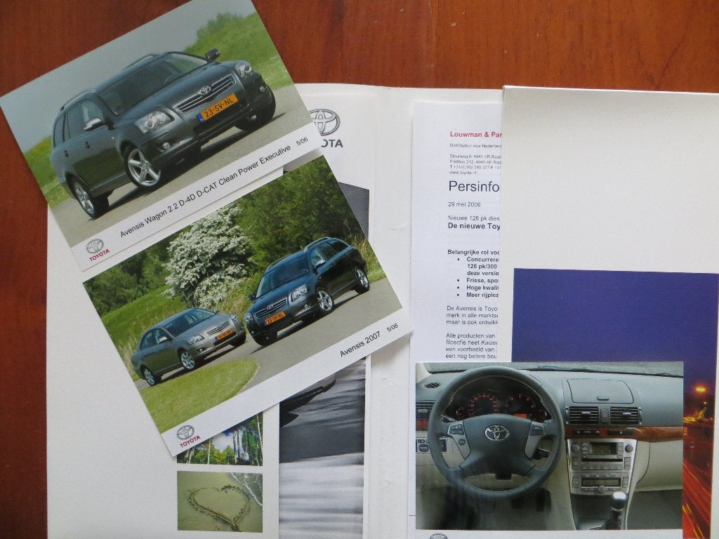 Toyota Avensis persmap (mei 2006) o.a. 3 persfoto's, Ophalen of Verzenden, Nieuw, Toyota