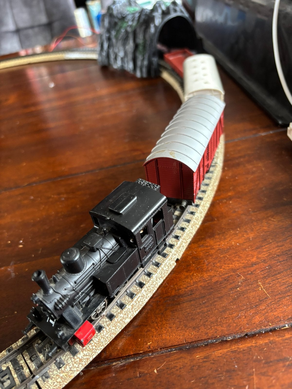 MARKLIN STARTSET LOCOMOTIEF, 3 WAGONS, RAILS, TRAFO, TUNNEL, Hobby en Vrije tijd, Modeltreinen | H0, Wisselstroom, Gebruikt, Locomotief