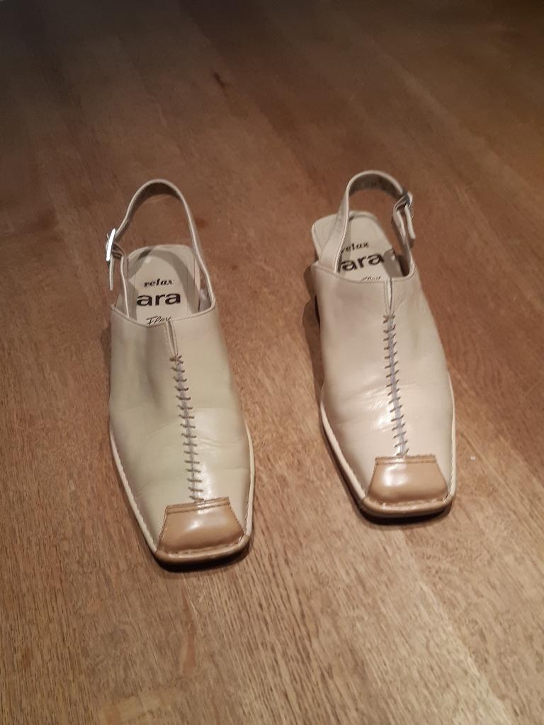 damesschoenen ara., Ophalen of Verzenden, Zo goed als nieuw, Instappers