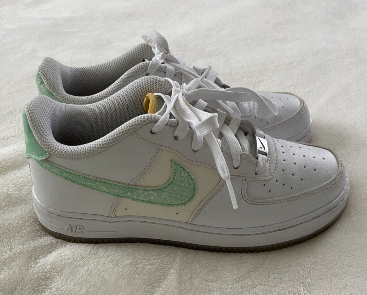 Nike Air Force 1 Low Paisley Swoosh Mint Green, Ophalen of Verzenden, Zo goed als nieuw, Wit, Sneakers of Gympen
