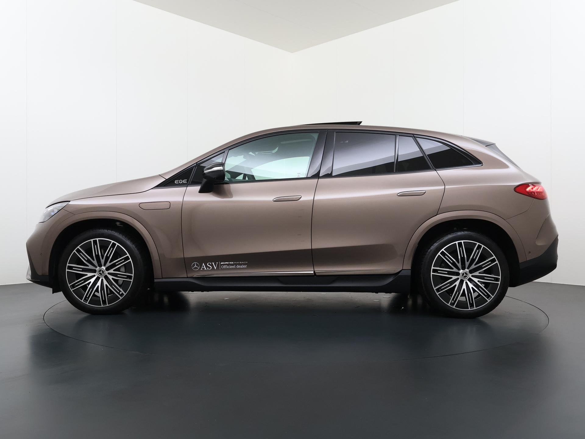 Mercedes-Benz EQE SUV 300 AMG Line 91 kWh Accu | Panorama -, Automaat, Achterwielaandrijving, Bruin, 564 km