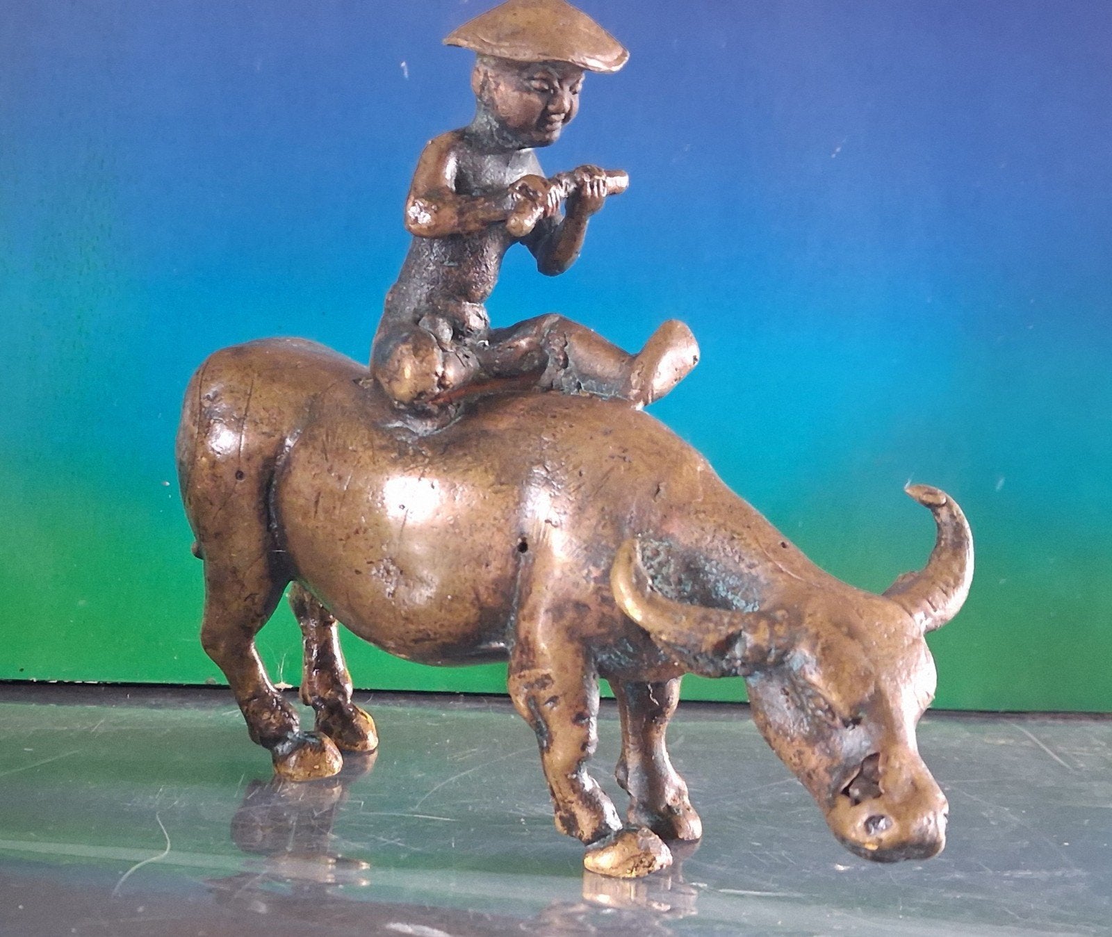 Waterbuffel met kornak. Brons. India. Ca 1900. 12 cm., Antiek en Kunst, Ophalen, Goud, India, Handgemaakt