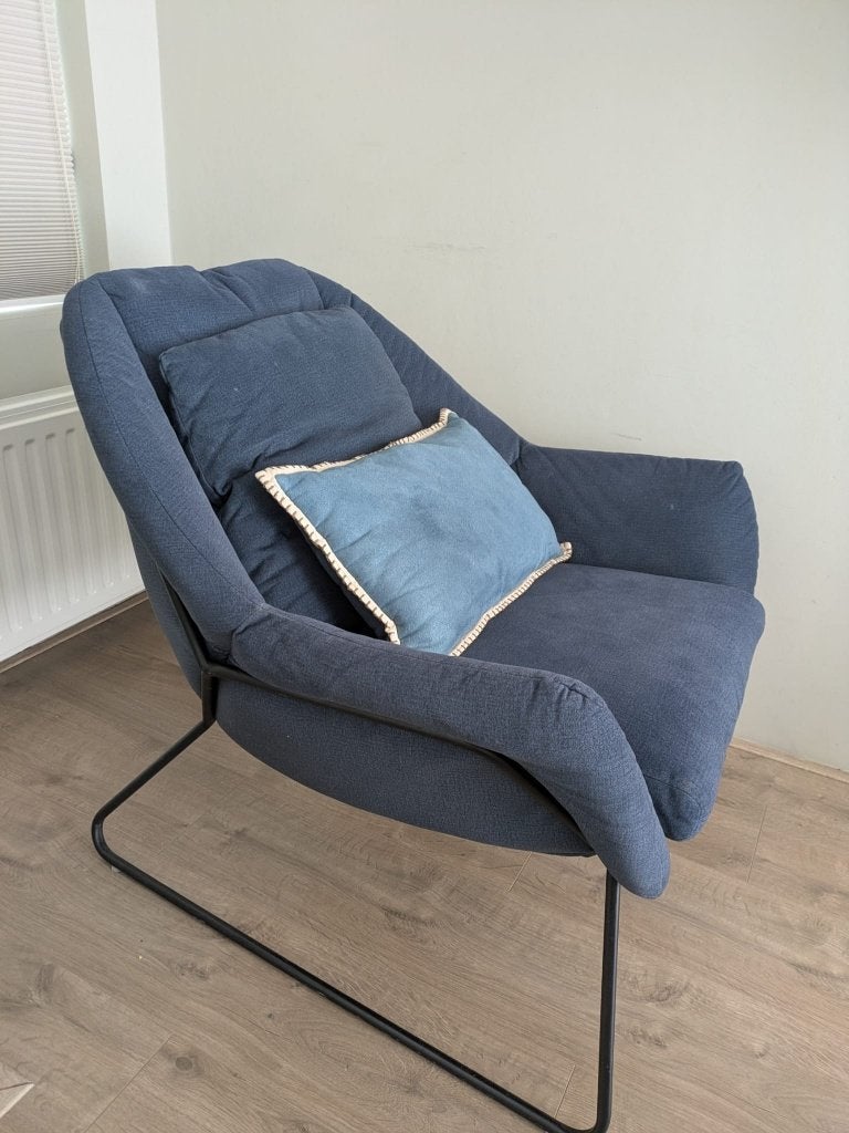 Fauteuil, nachtblauw met zwarte metalen onderstel, Ophalen, Gebruikt, Minder dan 75 cm, Stof