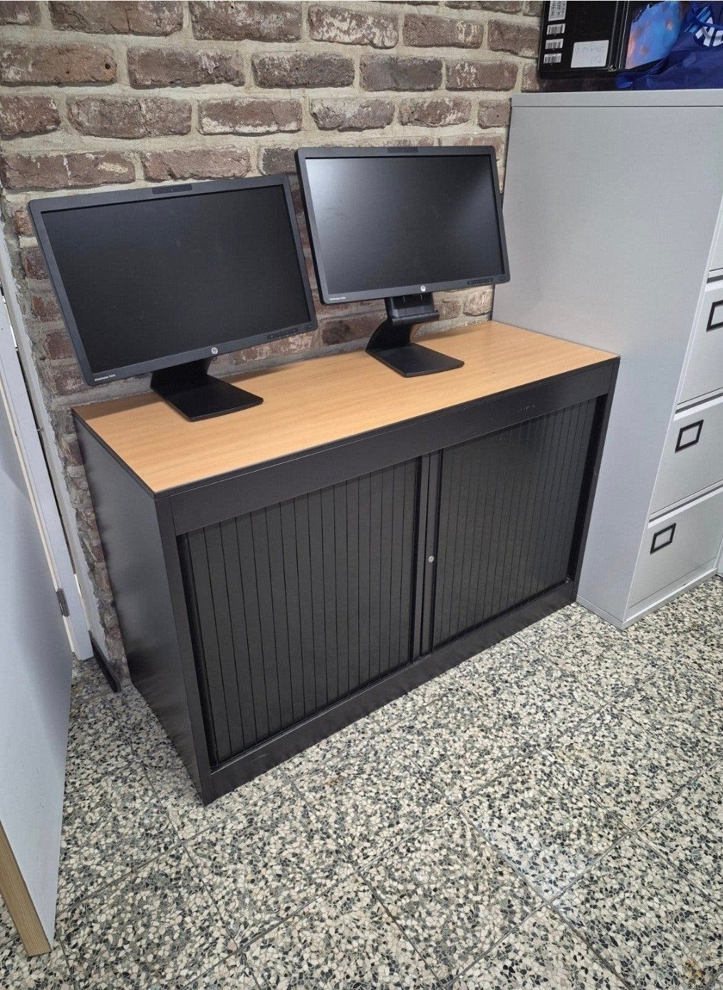 Kantoor kast met rolluik en houten blad, Ophalen of Verzenden