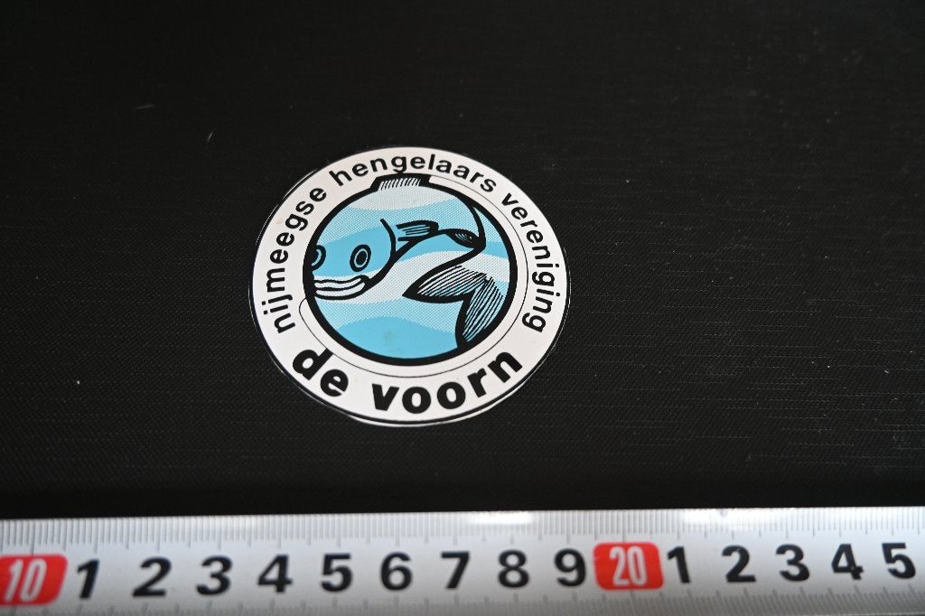 sticker Nijmegen Nijmeegse Hengelaars vereniging DE VOORN, Ophalen, Zo goed als nieuw