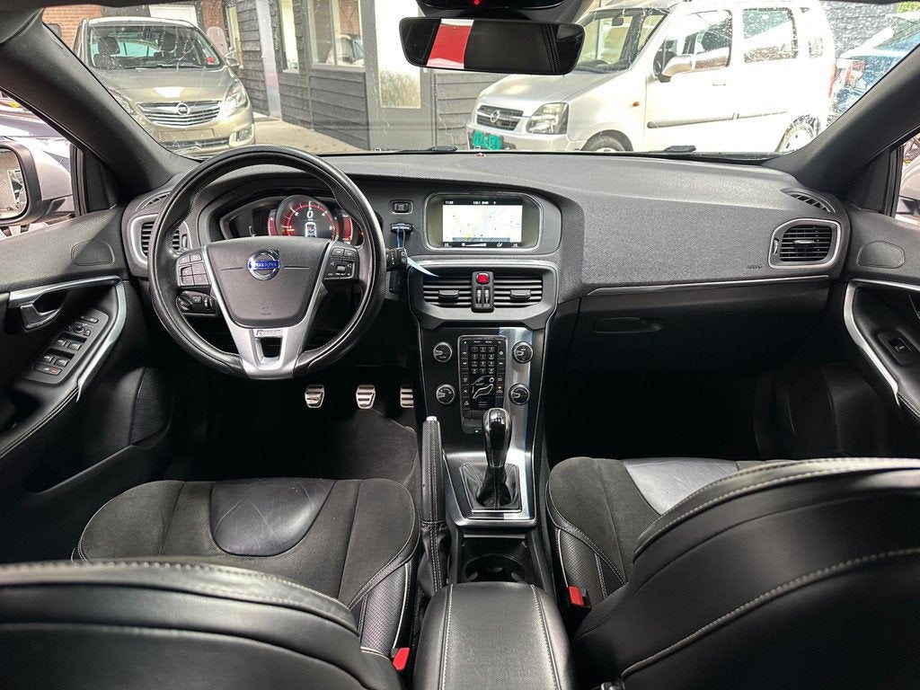 Volvo V40 2.0 D2 R-DESIGN|CRUISE/PDC/NAVI/TREKHAAK/BLUETOOTH, Auto's, Volvo, Voorwielaandrijving, Gebruikt, Euro 6, 4 cilinders