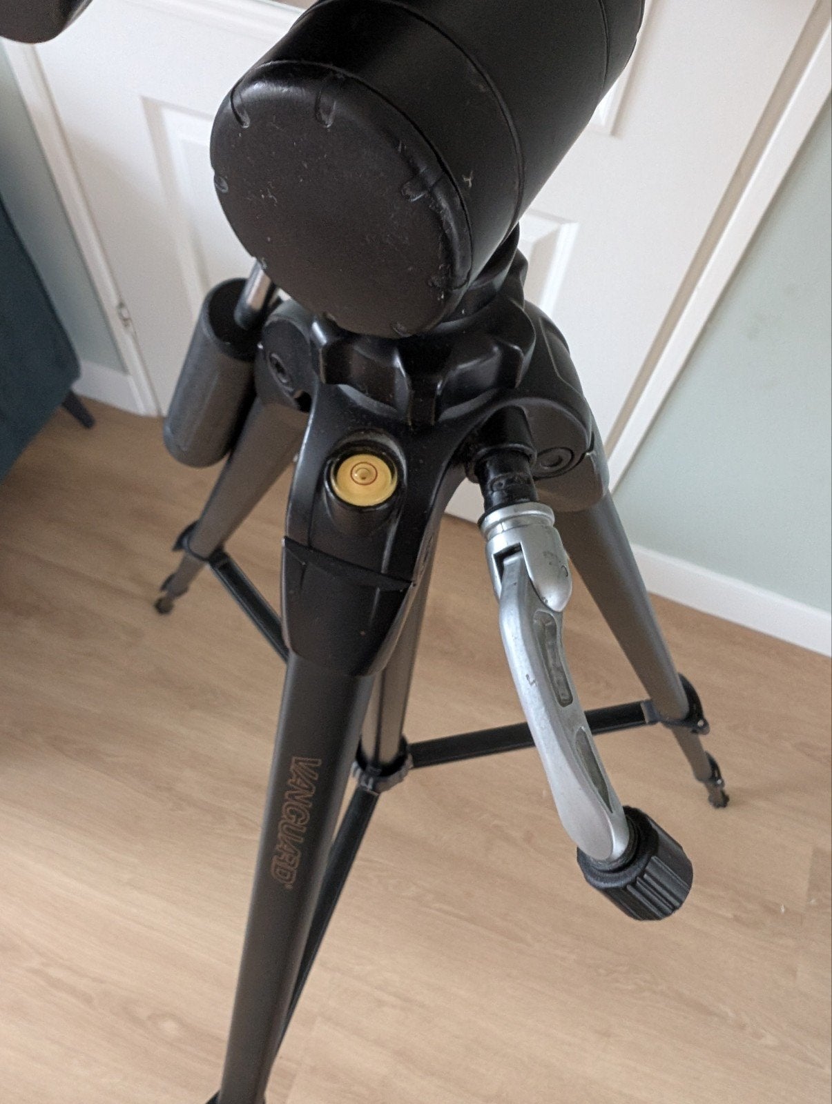 Vanguard MG-8 Driepoot Statief met Balhoofd en Waterpas, Ophalen, Gebruikt, Met waterpas, Driepoot