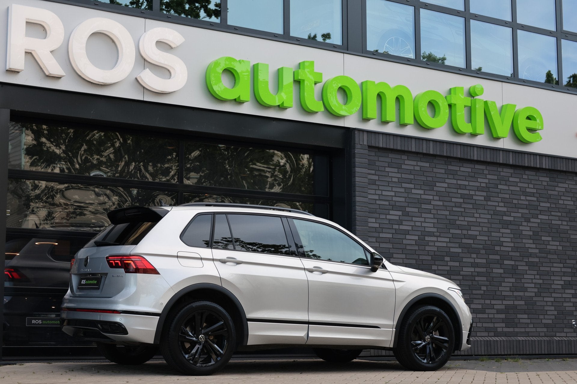 Volkswagen Tiguan 1.4 TSI eHybrid R-Line Business+ | BTW | L, 1716 kg, 4 cilinders, Hybride Elektrisch/Benzine, SUV of Terreinwagen