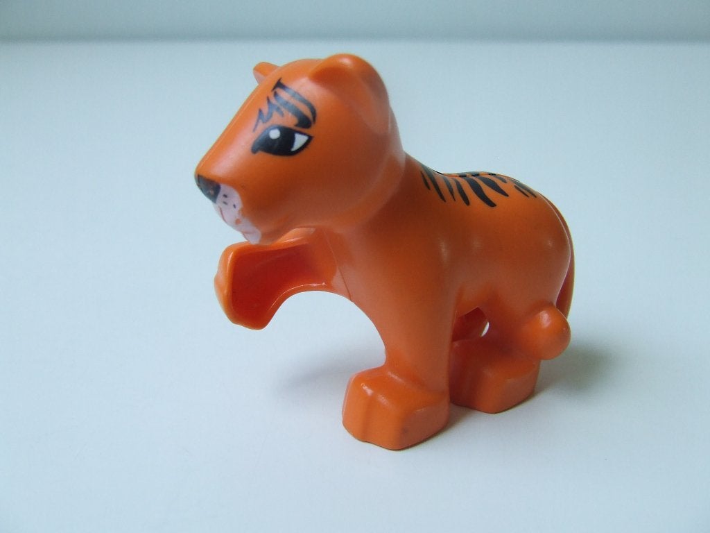 Oranje Duplo tijgerwelp met opgeheven poot, Ophalen of Verzenden, Zo goed als nieuw, Minifiguur, Duplo