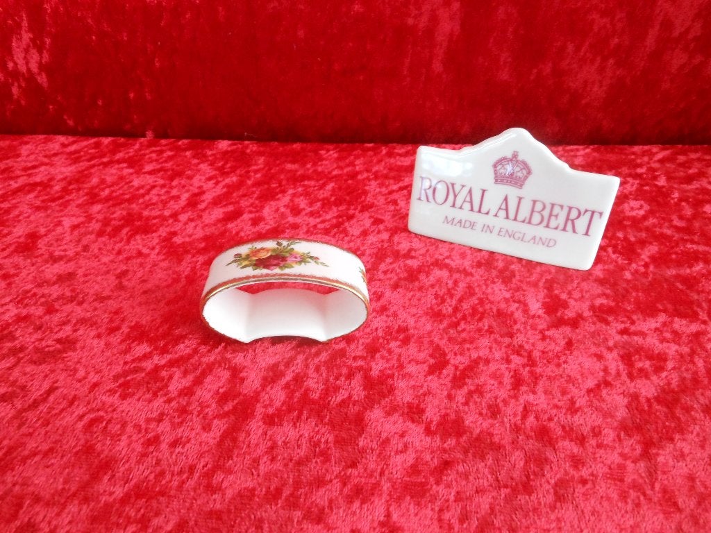 OPRUIMING Royal Albert Old Country Roses servetring, Huis en Inrichting, Overige typen, Ophalen of Verzenden, Zo goed als nieuw