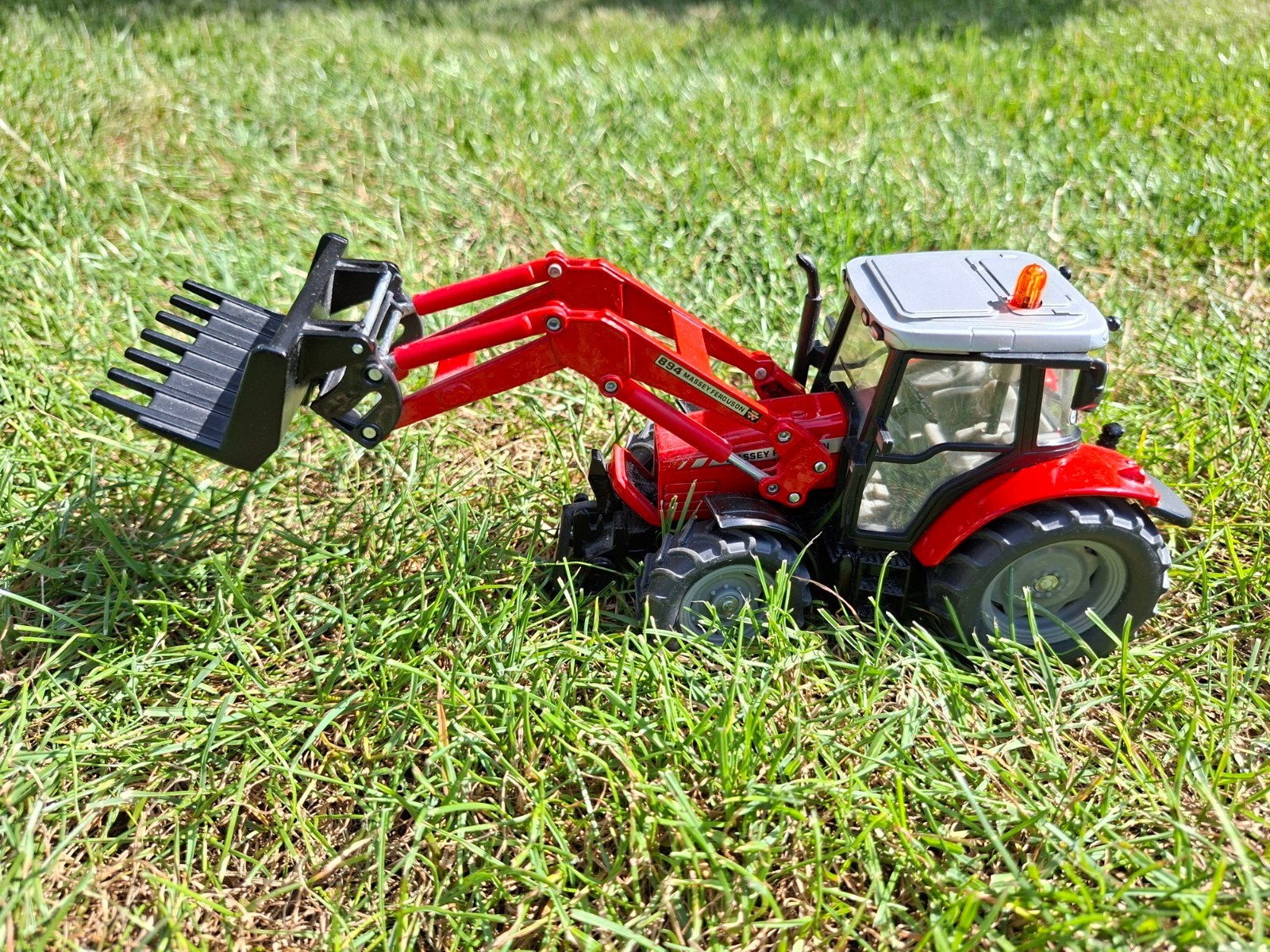 Siku Massey Ferguson tractor met voorlader en mestriek 1:32, Ophalen of Verzenden, Zo goed als nieuw, Tractor of Landbouw, SIKU
