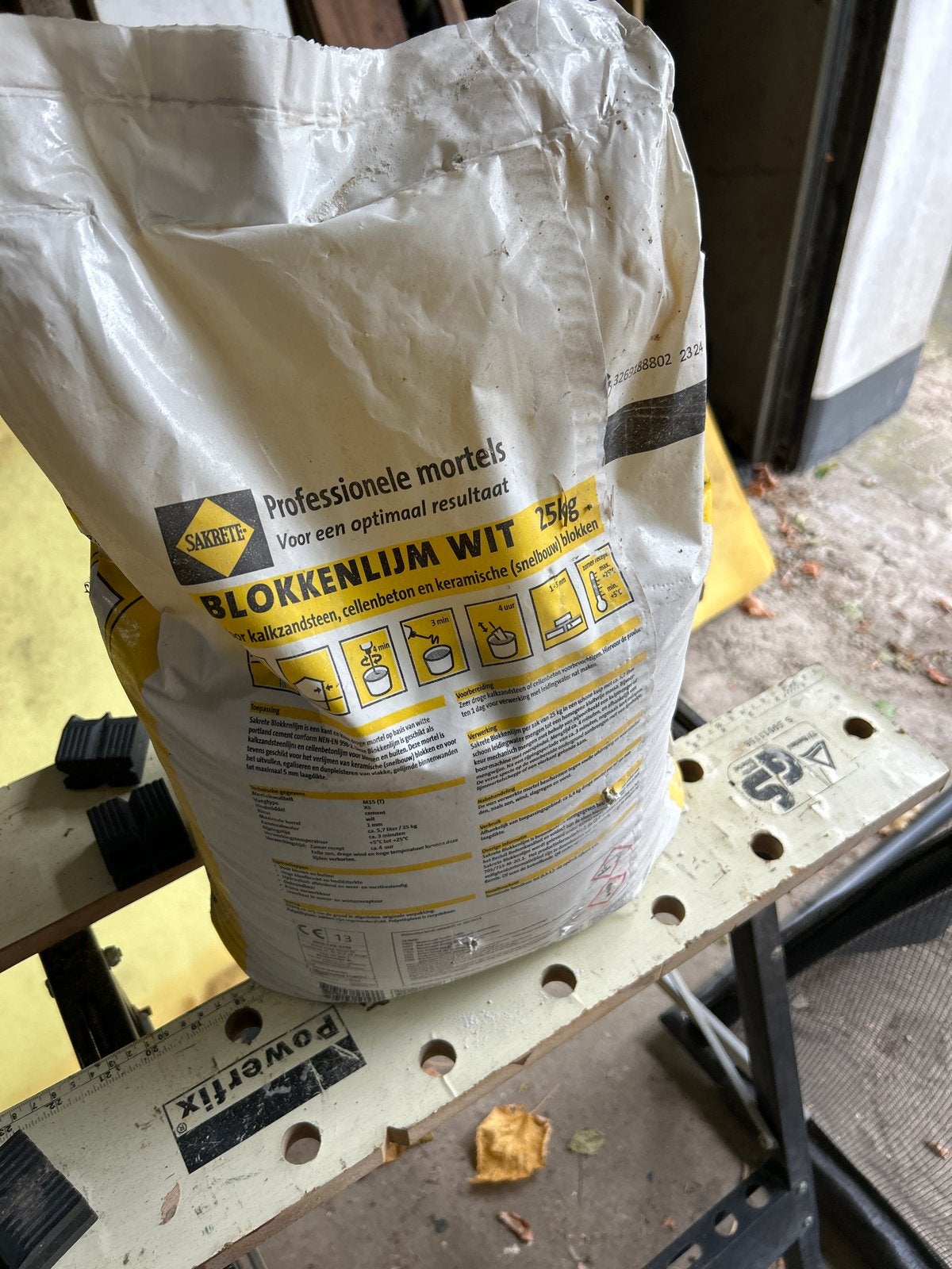 Gratis Sakrete Blokkenlijm Wit 25kg, Doe-het-zelf en Verbouw, Ophalen, Nieuw