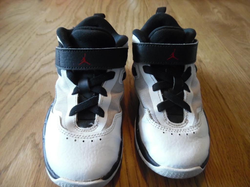 Nike kinder sneakers maat 29.5 zwart wit half hoog, Kinderen en Baby's, Kinderkleding | Schoenen en Sokken, Jongen of Meisje, Schoenen
