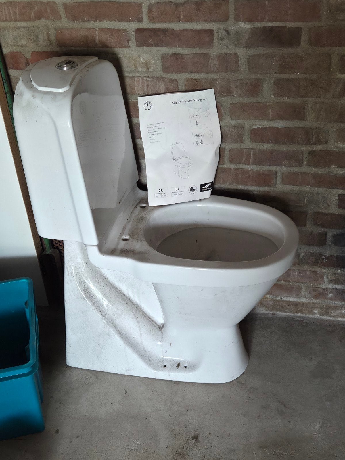 Nieuwe toilet met stortbak, Ophalen, Nieuw, Toilet