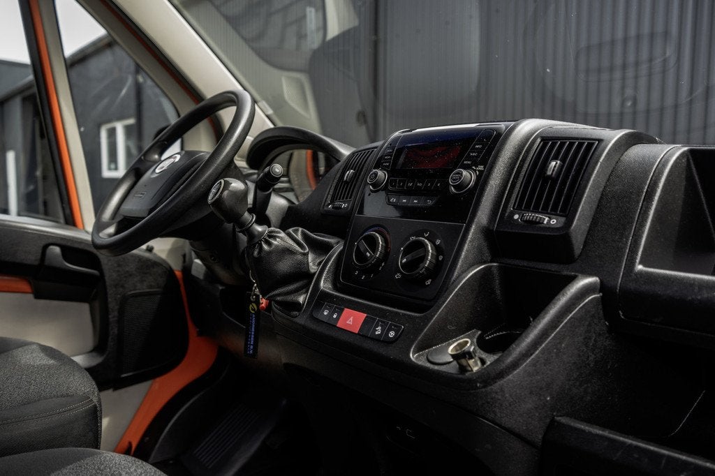 Fiat Ducato Open laadbak met oprijplaat | 131PK | Euro 6, Gebruikt, Met garantie (alle), Bedrijf, Autotrust