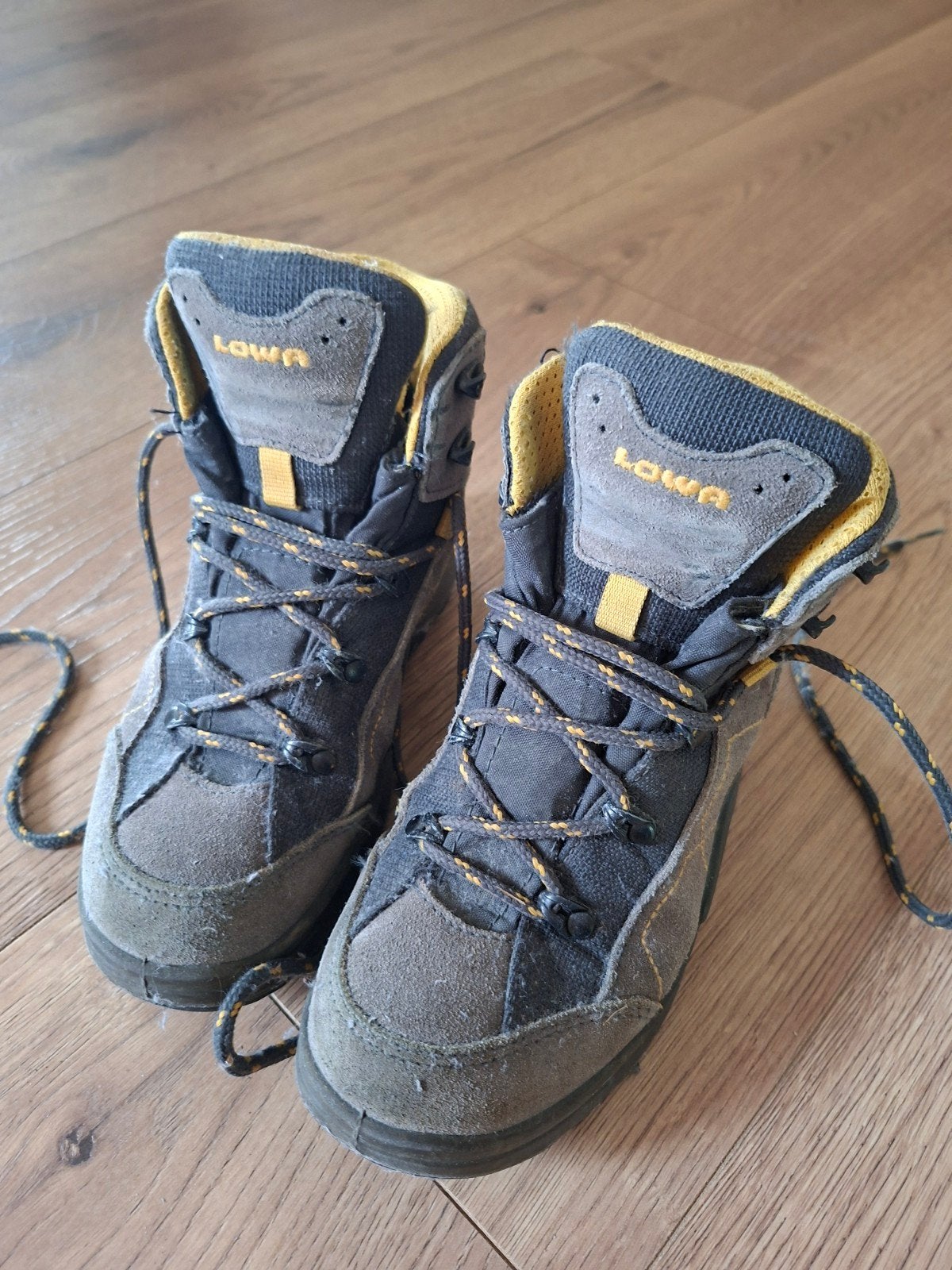 Lowa (berg) wandelschoenen maat 33 Goretex, Ophalen of Verzenden, Schoenen