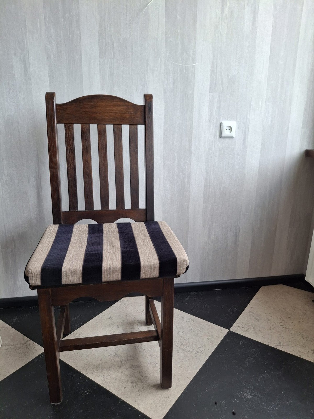 4 eetkamerstoelen en eettafel, Huis en Inrichting, Stoelen, Ophalen, Gebruikt, Bruin, Vier