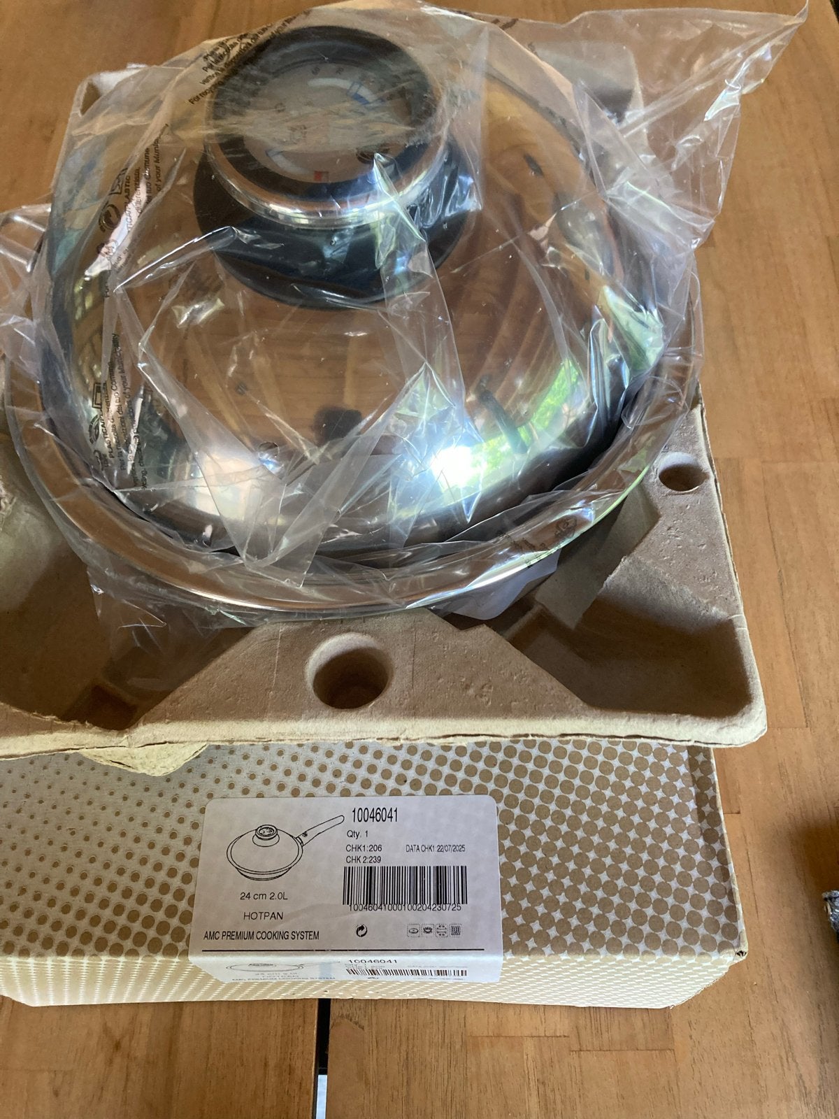 Nieuwe AMC Hotpan 24 cm 2.0L - Premium Kooksysteem, Huis en Inrichting, Keuken | Potten en Pannen, Ophalen, Met deksel, Nieuw