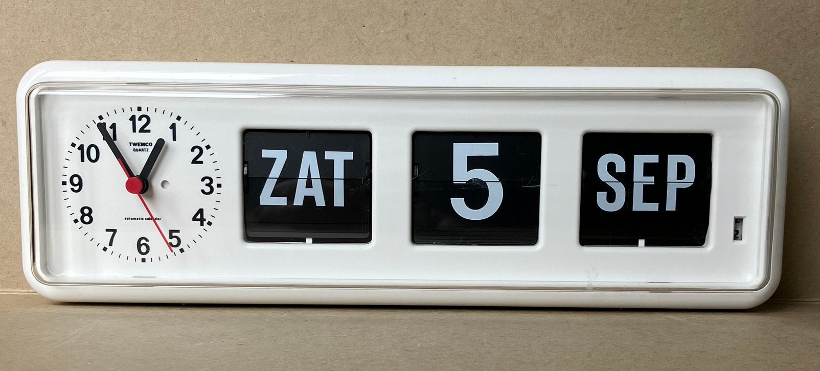 Twemco BQ-38 klok voor slechtzienden/dementie, Gebruikt, Wit, Analoog, Ophalen of Verzenden