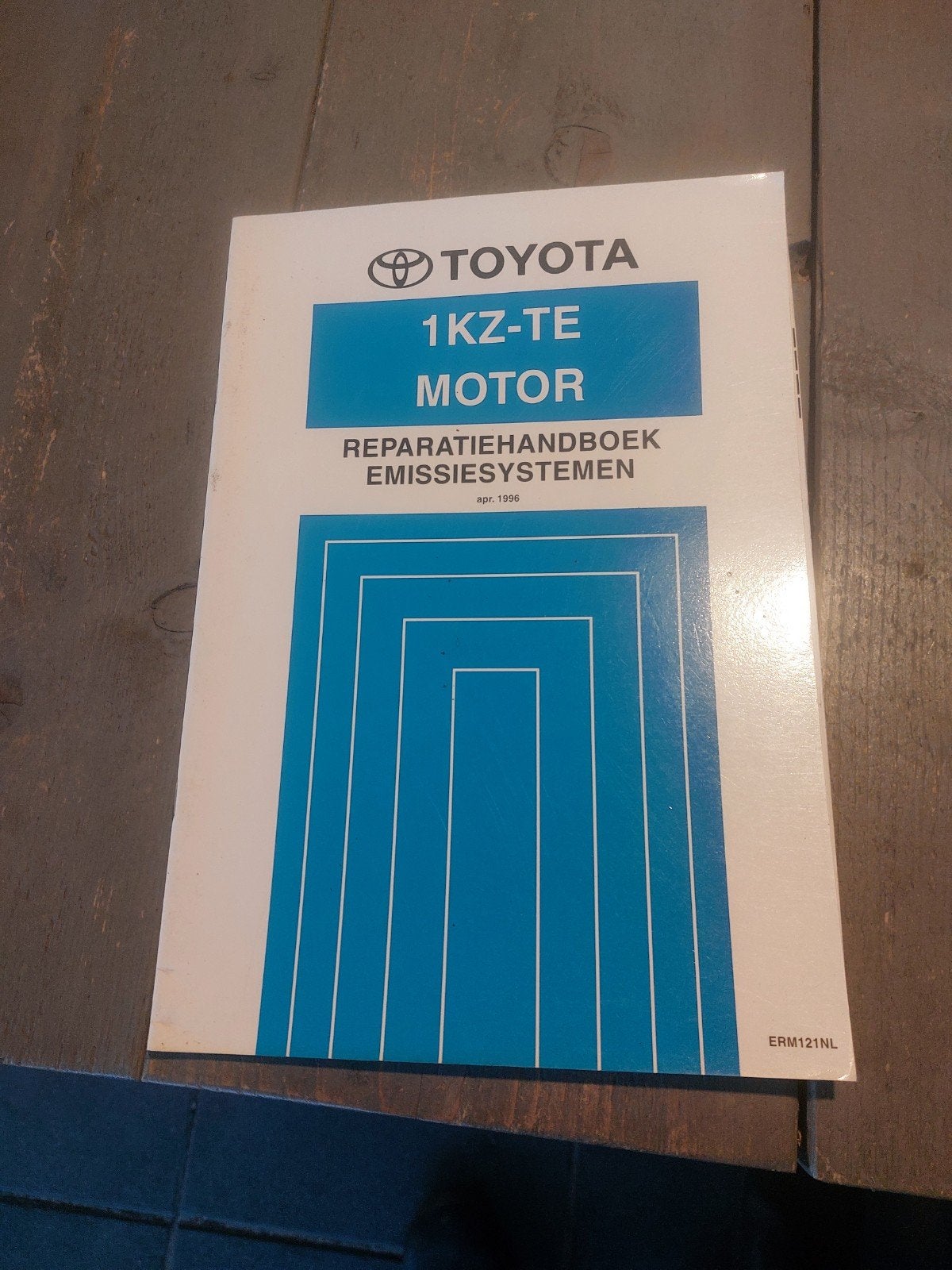 REPARATIEHANDBOEK EMISSIESYSTEMEN TOYOTA 1KZ-TE MOTOR LANDCR, Ophalen of Verzenden