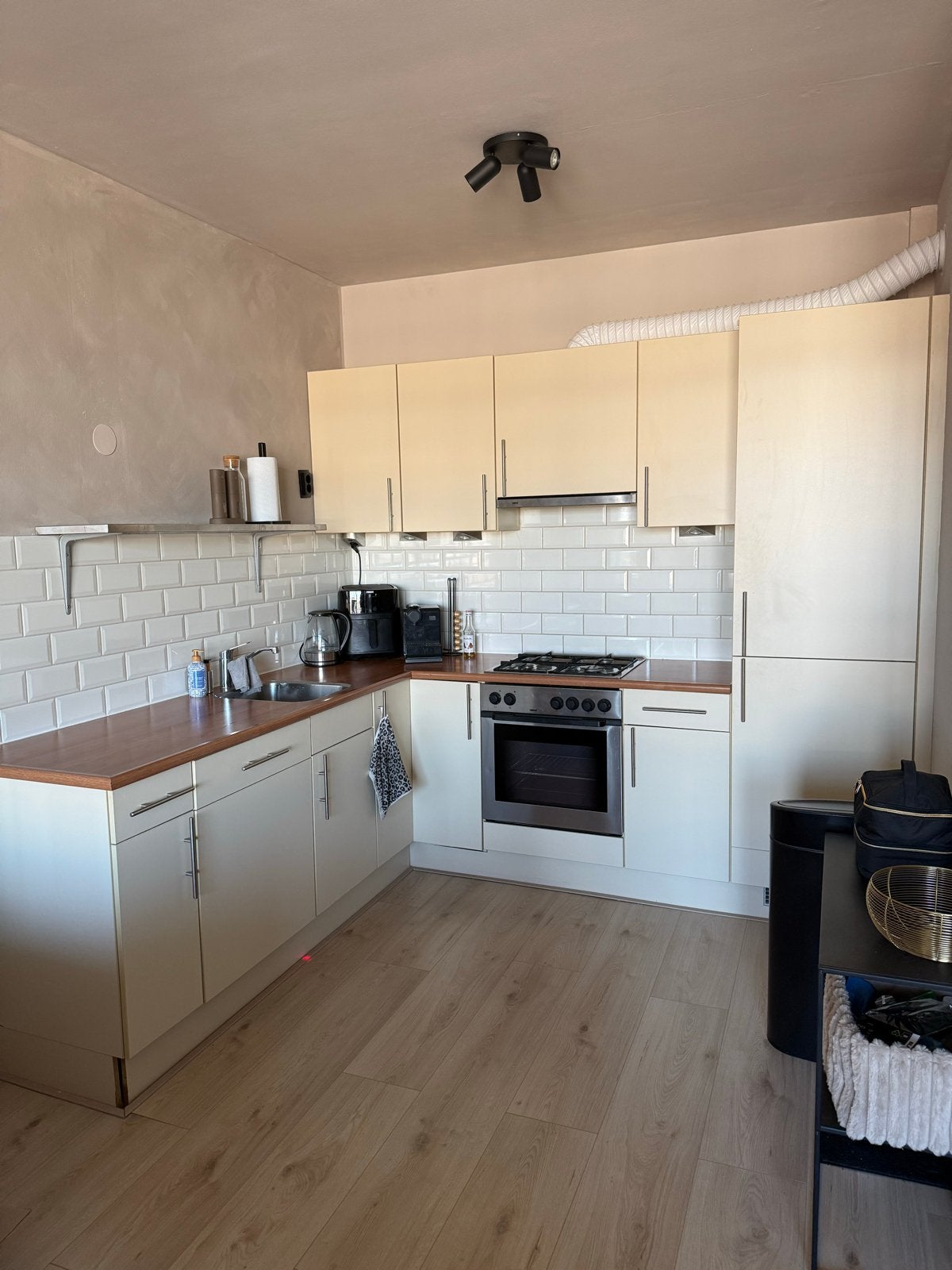 Hoekkeuken met A-merk apparatuur (Zanussi, Bosch, Samsung), Ophalen, Gebruikt, Hoekkeuken, Kunststof