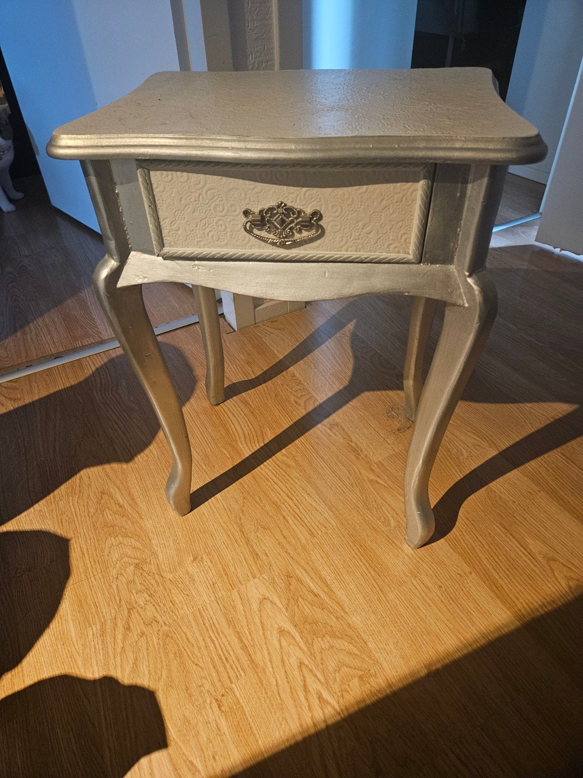 Nachtkastje met lade - Zilverkleurig, Huis en Inrichting, Minder dan 55 cm, Gebruikt, Klassiek, Barok, Rechthoekig