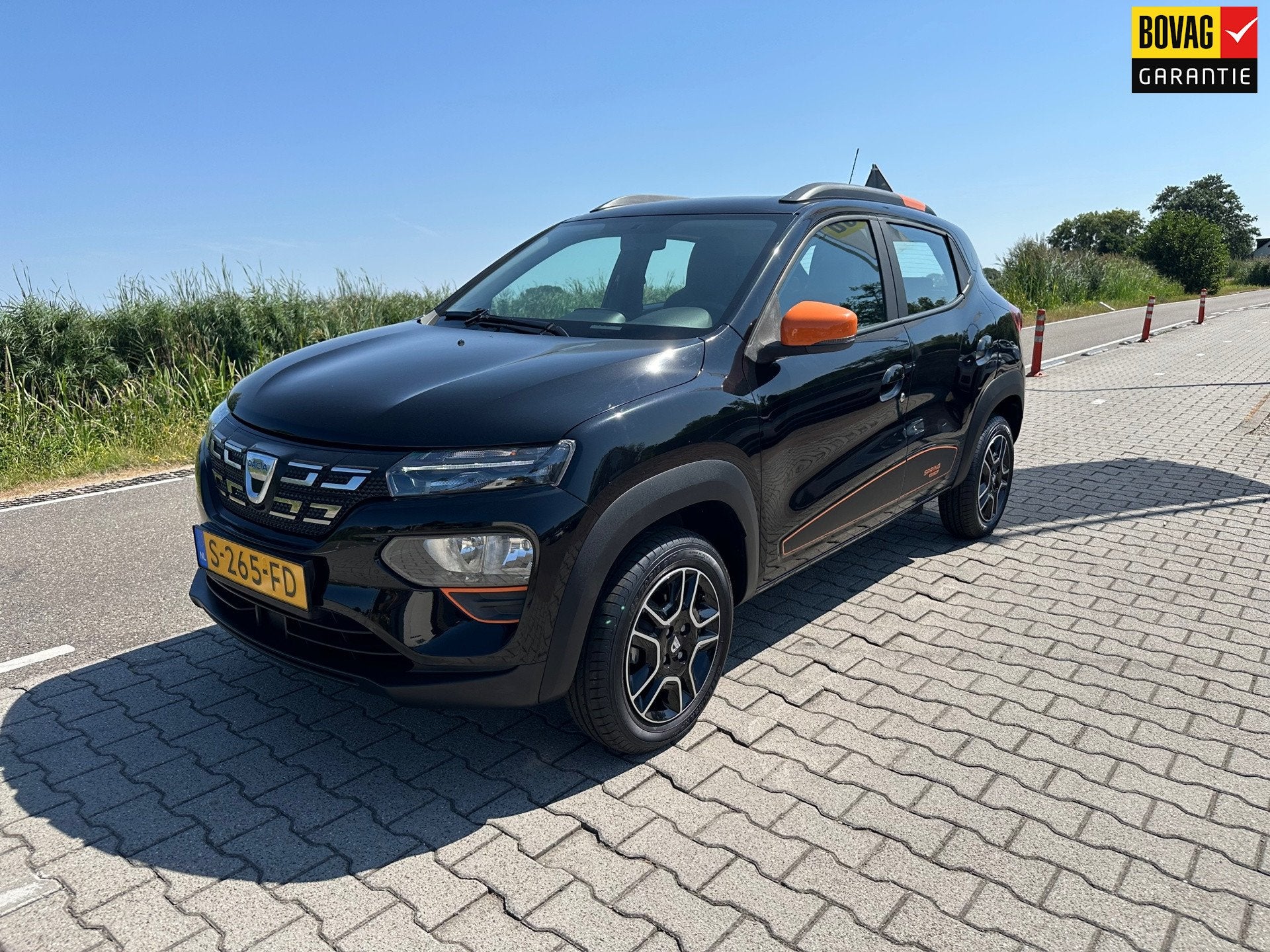 Dacia Spring Comfort Plus 27 kWh, Camera, Leder, Carplay, Cr, Auto's, Stof, Gebruikt, Zwart, Met garantie (alle)