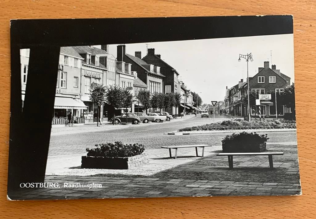 Ansichtkaart Oostburg Raadhuisplein, Ophalen of Verzenden, 1940 tot 1960