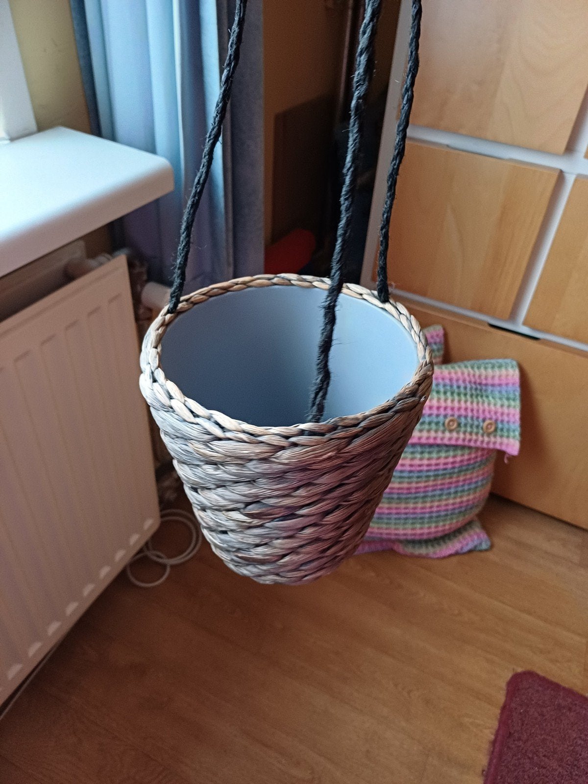 Ikea plantenhanger, Ophalen