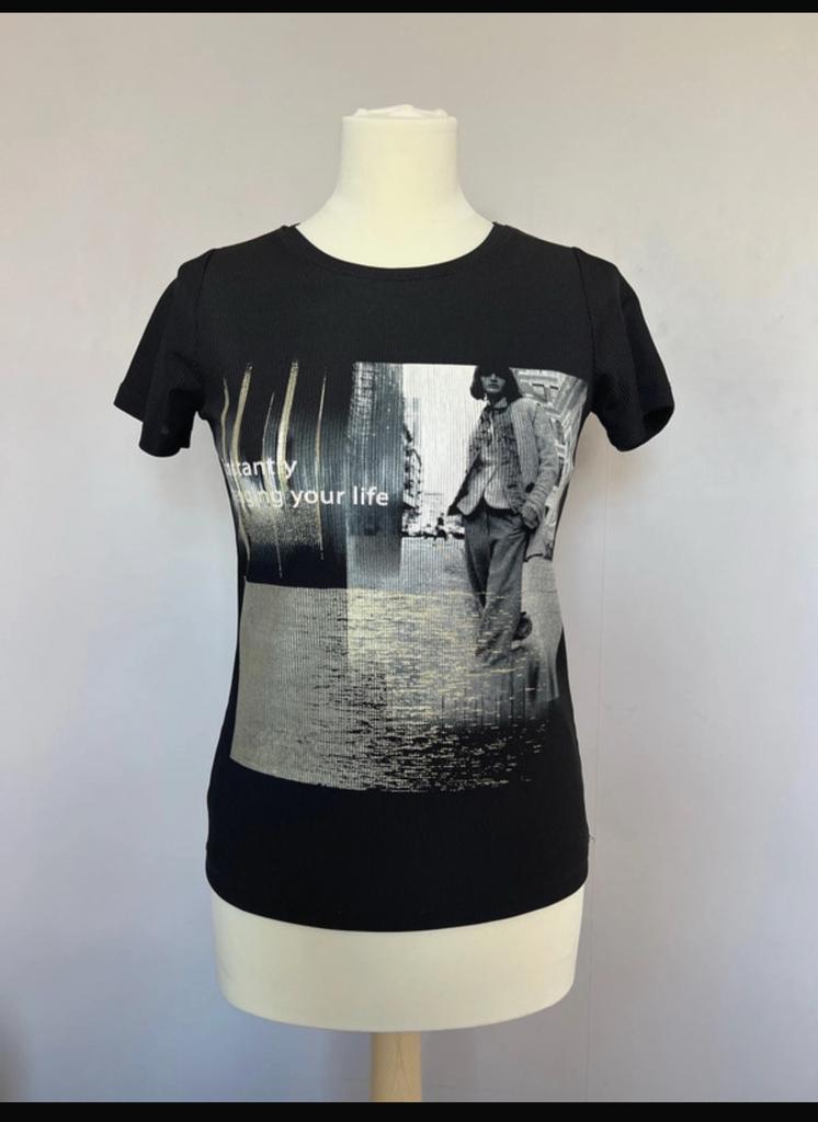 Zwart Graphic T-shirt van Distrikt Nørrebro – Maat XS, Zwart, Ophalen of Verzenden, Zo goed als nieuw, Korte mouw