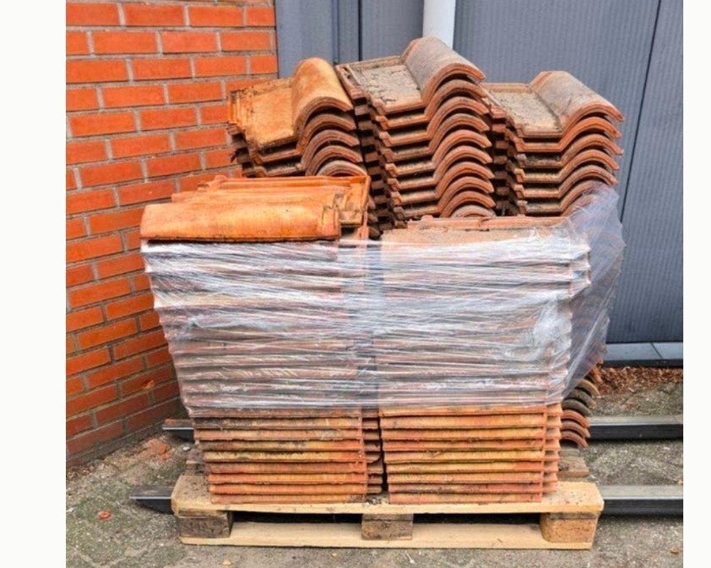 Dakpannen en nieuwe nokvorsten, Gebruikt, Steen of Klei, Ophalen of Verzenden, 15 m² of meer