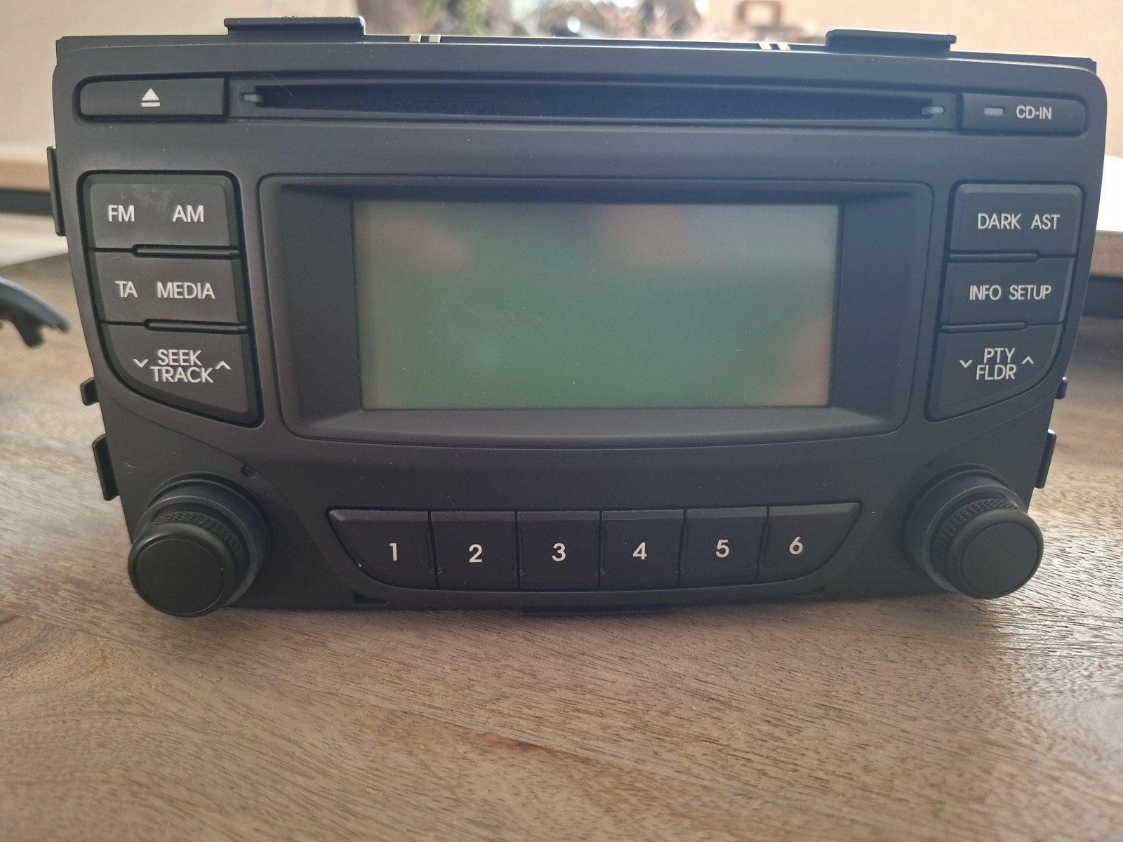 Hyundai i20x Radio met CD/MP3 speler en dashboardframe, Auto diversen, Autoradio's, Ophalen of Verzenden, Zo goed als nieuw