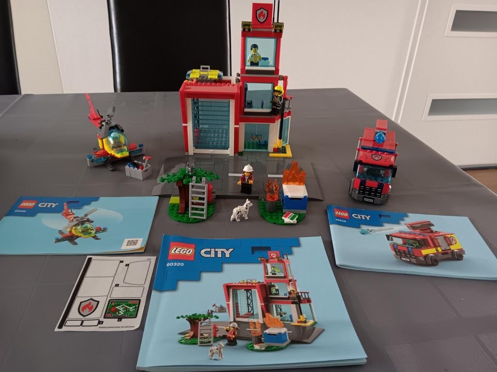 Lego City Brandweerkazerne 60320 met voertuigen, Kinderen en Baby's, Speelgoed | Duplo en Lego, Zo goed als nieuw, Lego, Complete set