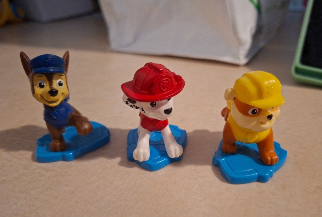 3 PAW Patrol figuurtjes (Chase, Marshall, Rubble) met voetje, Ophalen of Verzenden, Zo goed als nieuw