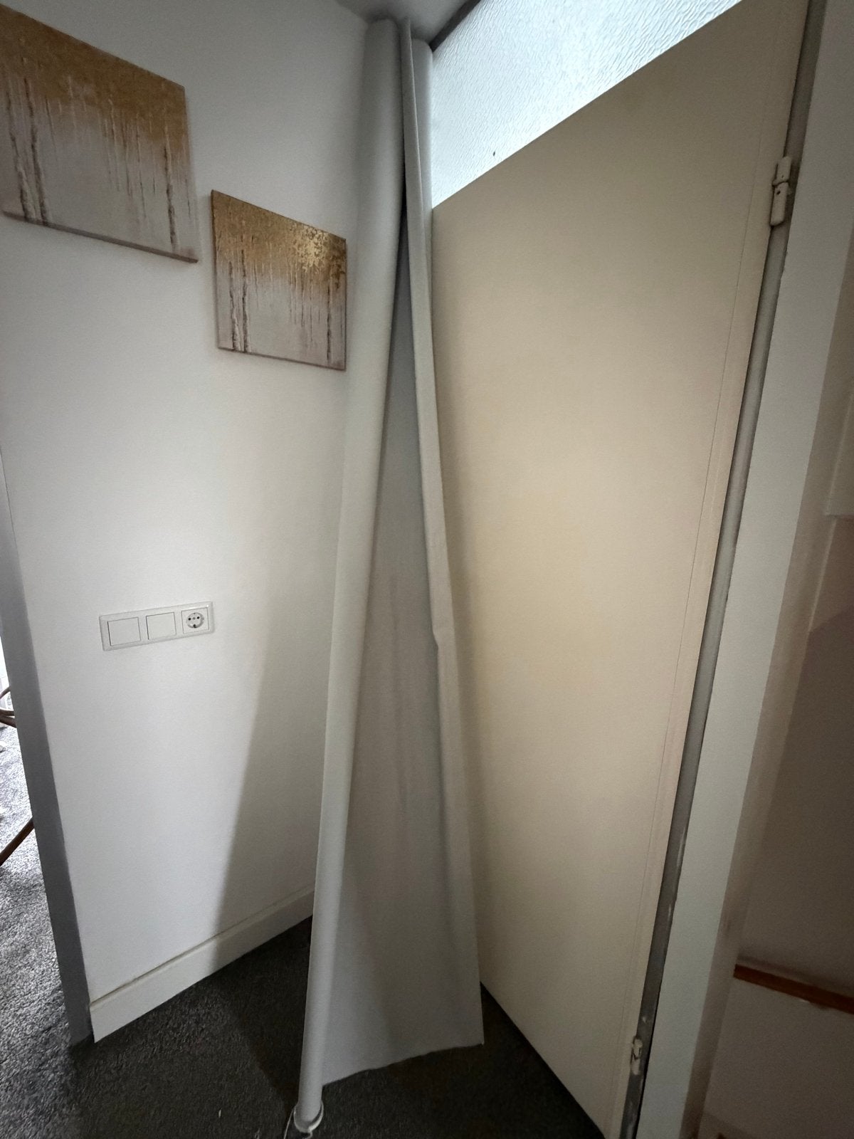 Lichtgrijs verduisterend rolgordijn - 245 cm lang +/-, Huis en Inrichting, Gebruikt, Verduisterend, Ophalen of Verzenden, Rolgordijn