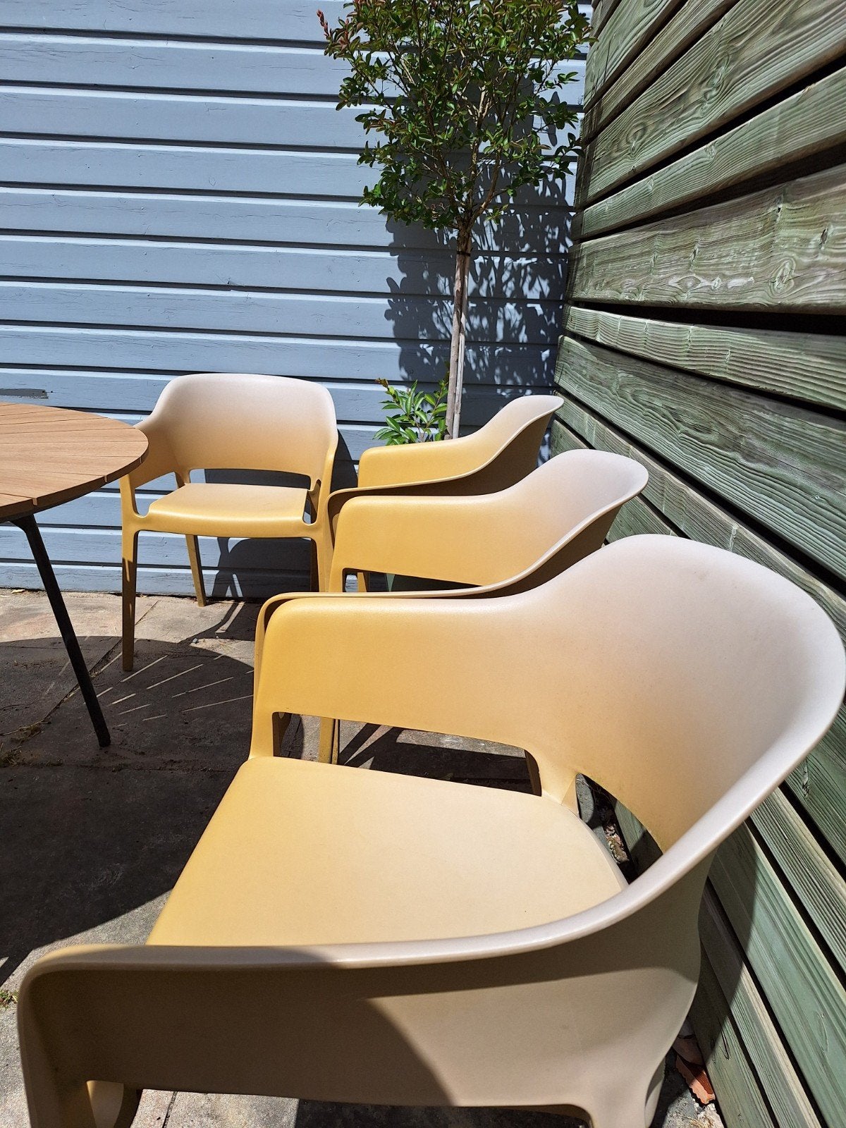 4 gele tuinstoelen (stapelbaar), Ophalen, Gebruikt, Kunststof