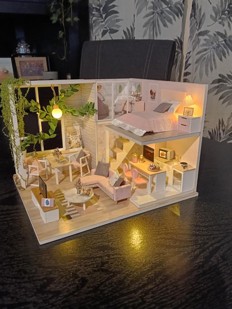 Miniatuur roze appartement met licht, Nieuw, Ophalen, Overige merken, Tank
